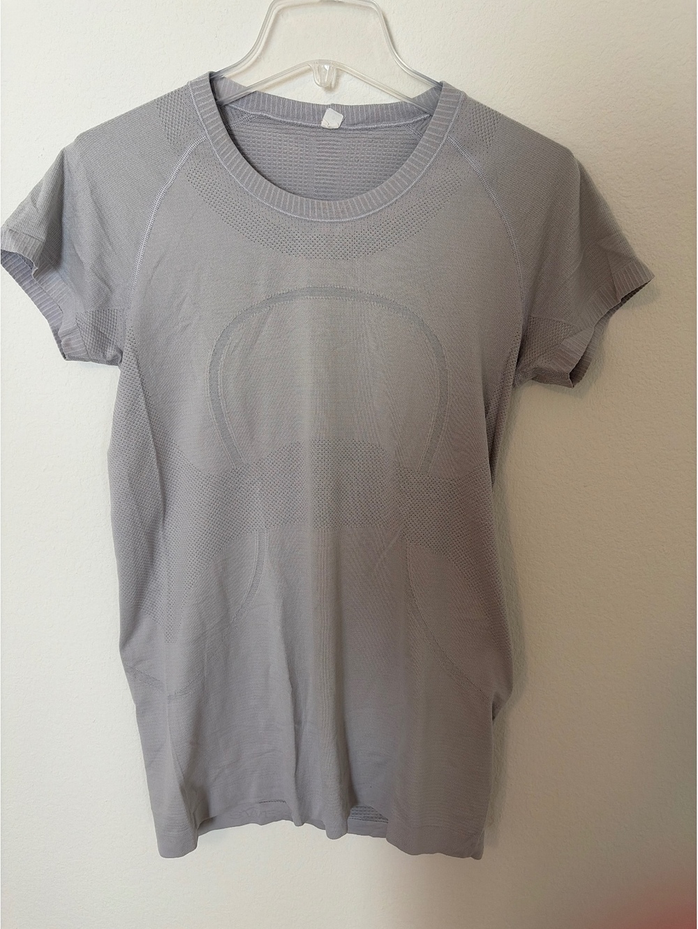 Lululemon Swiftly Tech Short Sleeve Light Gray Seamless Athletic Shirt Size 10